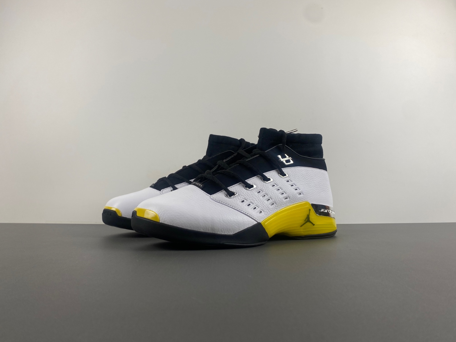 Air Jordan 17 Low “Lightning”   FJ0395-100