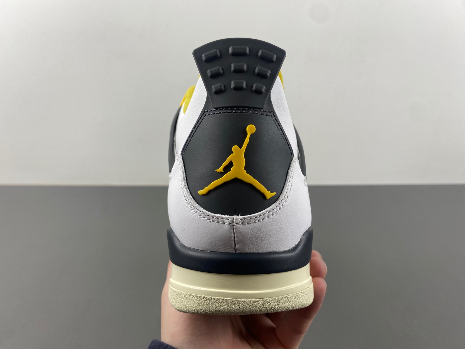 Air Jordan 4  "Vivid Sulfur" AQ9129-101