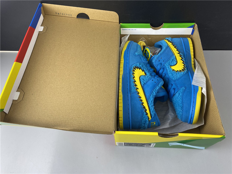 Nike SB Dunk Low Grateful Dead Bears CJ5378-400