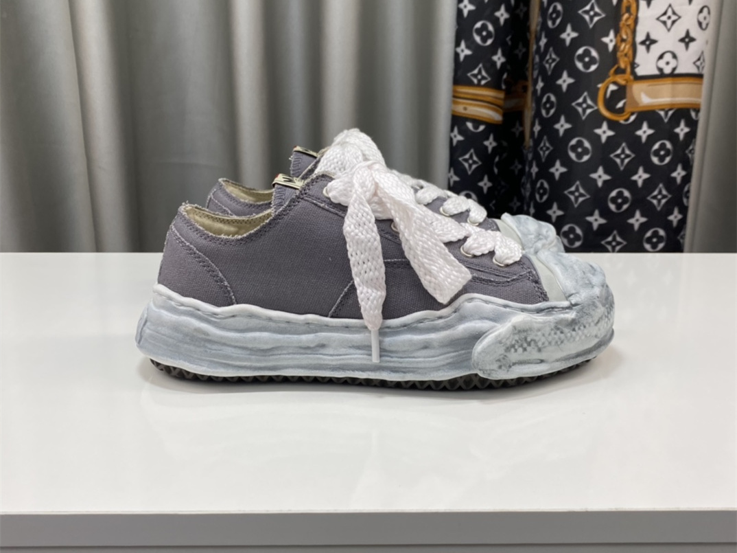 Maison Mihara Yasuhiro Low-Top Sneakers MMY-038