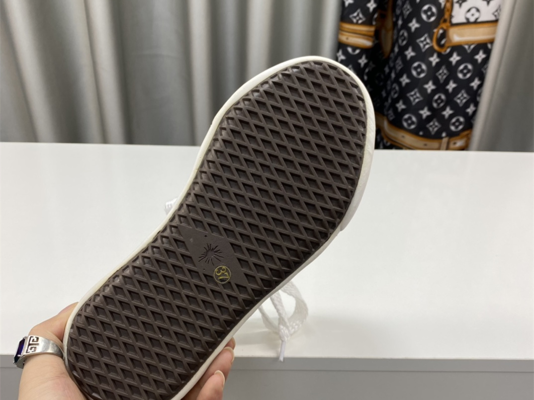 Maison Mihara Yasuhiro Low-Top Sneakers MMY-032