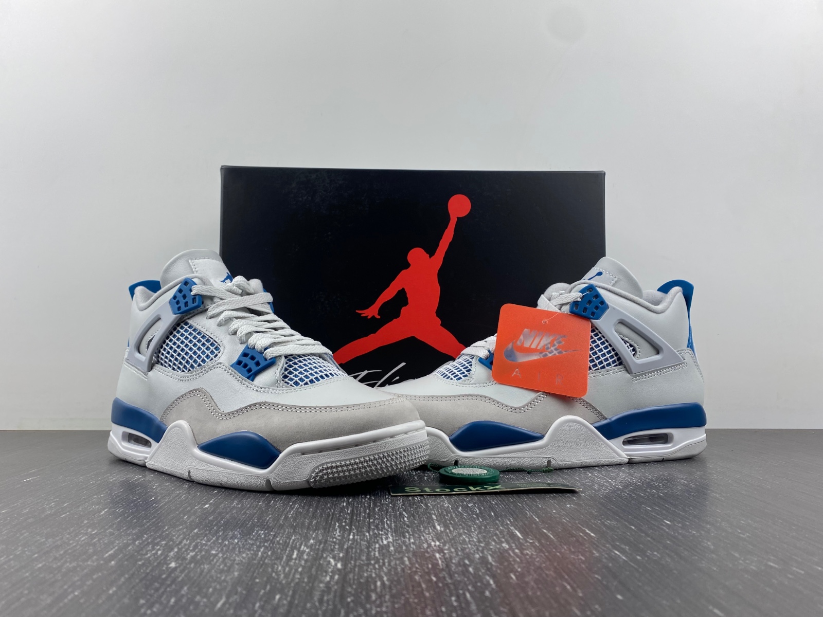 Air Jordan 4 Retro 2024