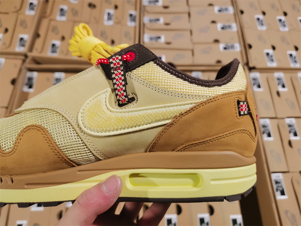 Travis Scott Nike Air Max 1 DO9392-701