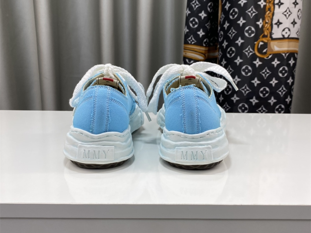 Maison Mihara Yasuhiro Low-Top Sneakers MMY-033