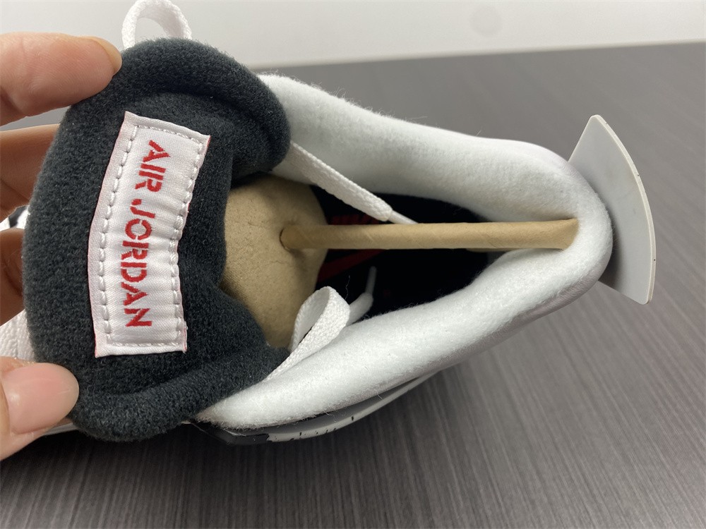 Air Jordan 4 White Cement 840606-192