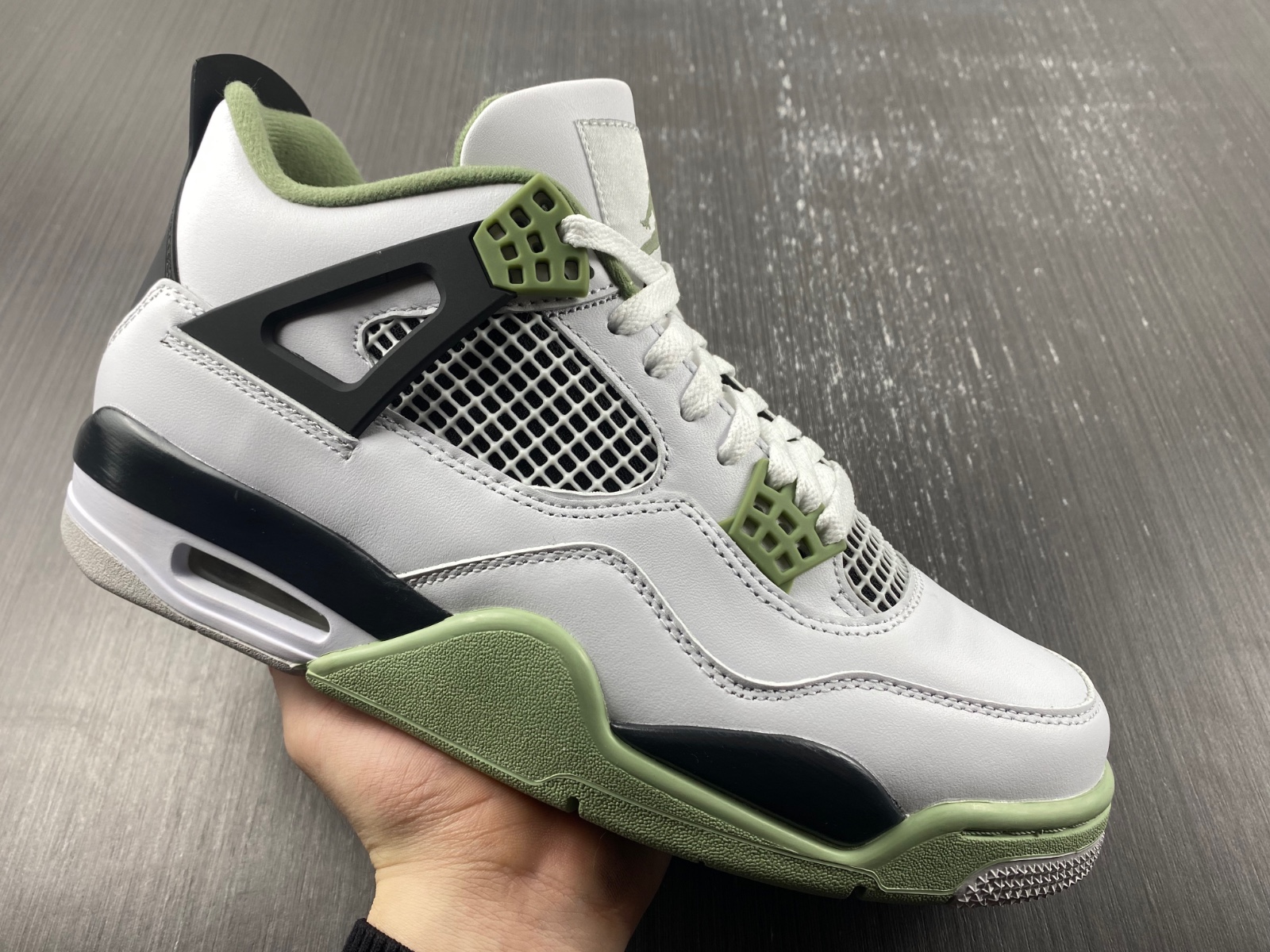Air Jordan 4 WMNS "Oil Green" AQ9129-103