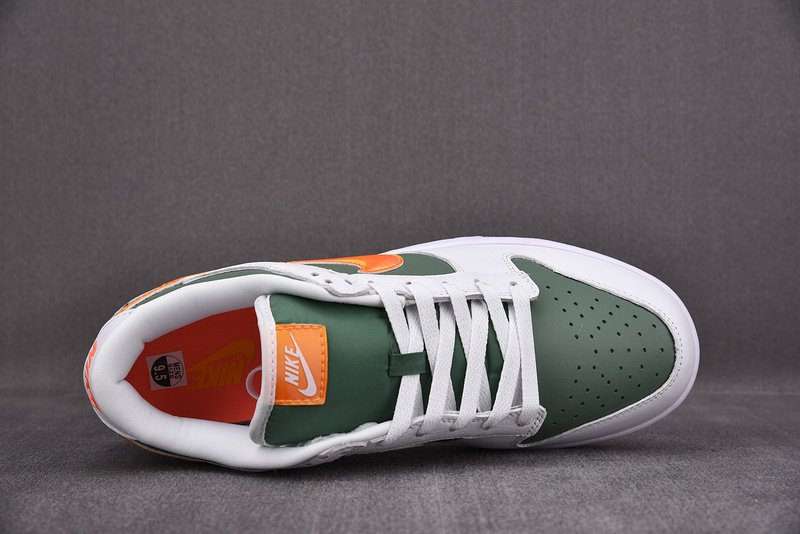 Nike Dunk Low SE NY vs. NY - DN2489-300