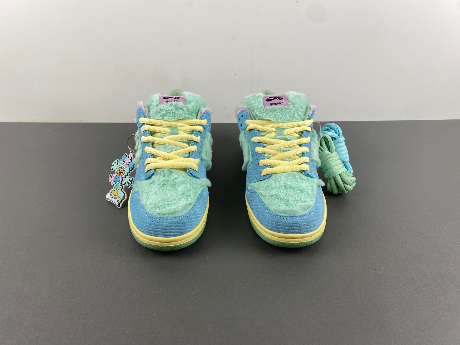 Verdy x Nike SB Dunk Low “Visty”  FN6040-400