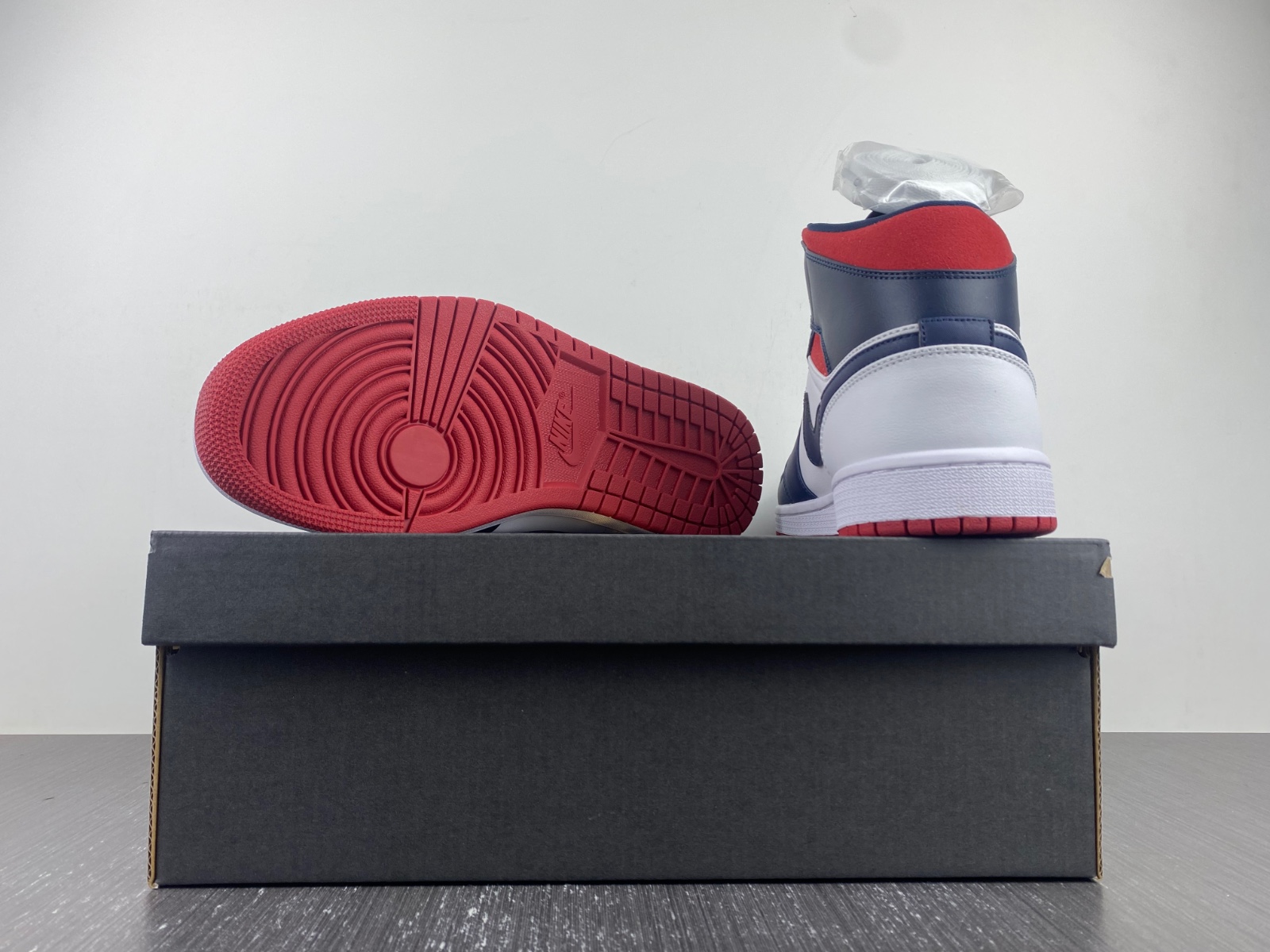 Air Jordan 1 Mid SE USA 852542-104