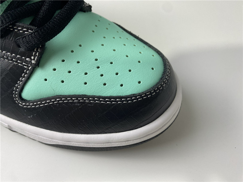 Nike Dunk SB Low Diamond Supply Co. "Tiffany" - 304292 402