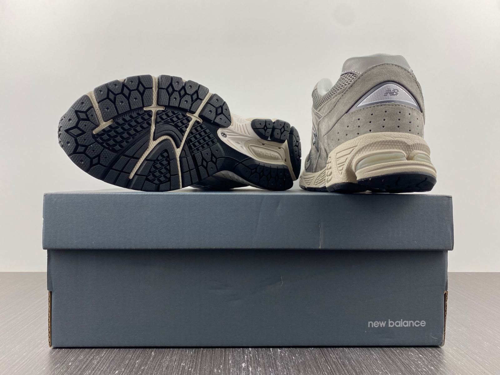 New Balance 2002R Marblehead Light Aluminum - ML2002RC