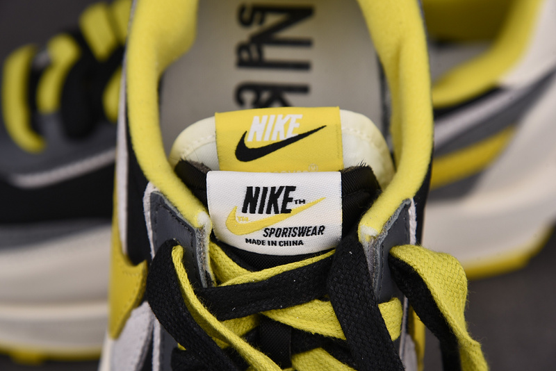 Nike Vaporwaffle sacai Sesame Dark Iris DD1875-500