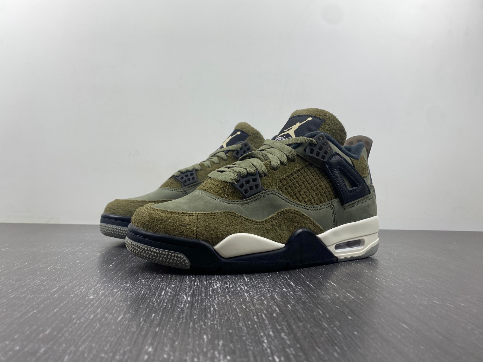 Air Jordan 4 Craft "Medium Olive" FB9927-200