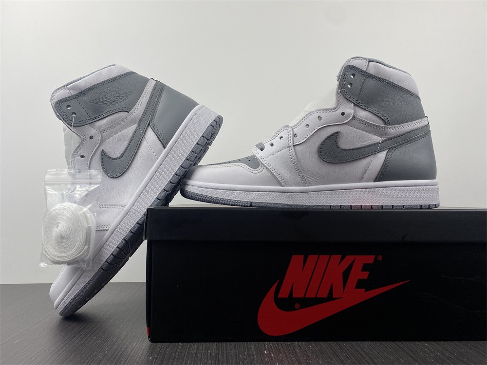 Air Jordan 1 High OG "Stealth" 555088-037