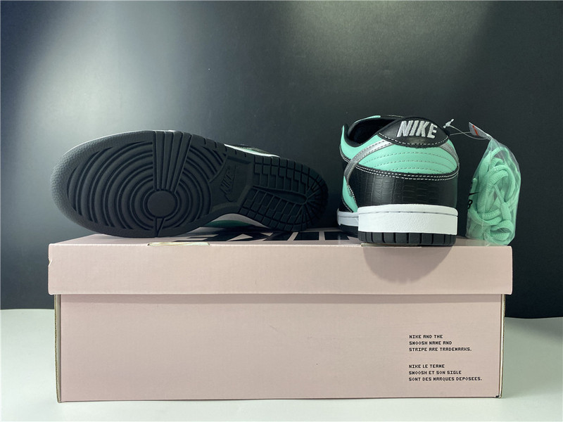 Nike Dunk SB Low Diamond Supply Co. "Tiffany" - 304292 402