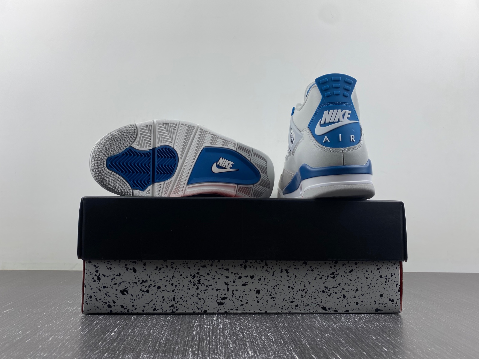 Air Jordan 4 Retro 2024