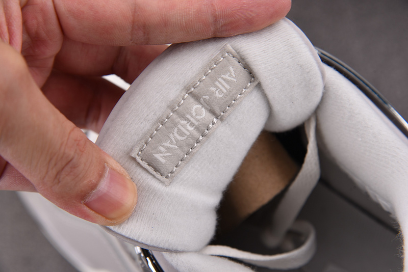 Air Jordan 4 Frozen Moments AQ9129-001