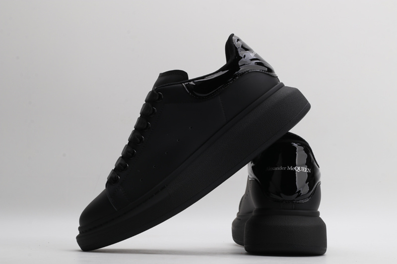 MCQUEEN OVERSIZED SNEAKER