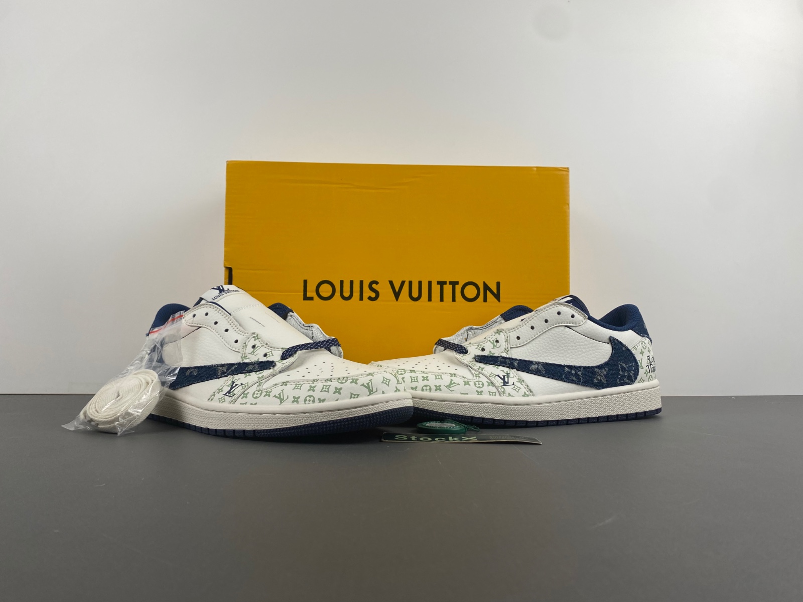 Travis Scott x Air Jordan 1 Low OG  SJ2968-004