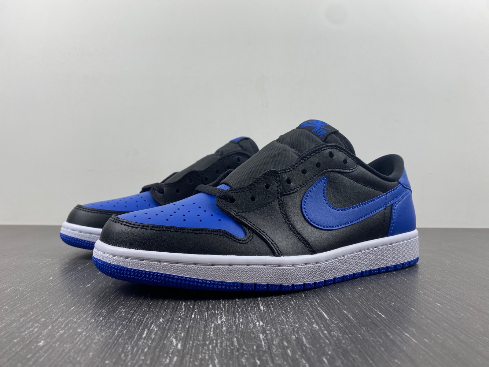 Air Jordan 1 Retro Low OG 'Royal' 705329-004