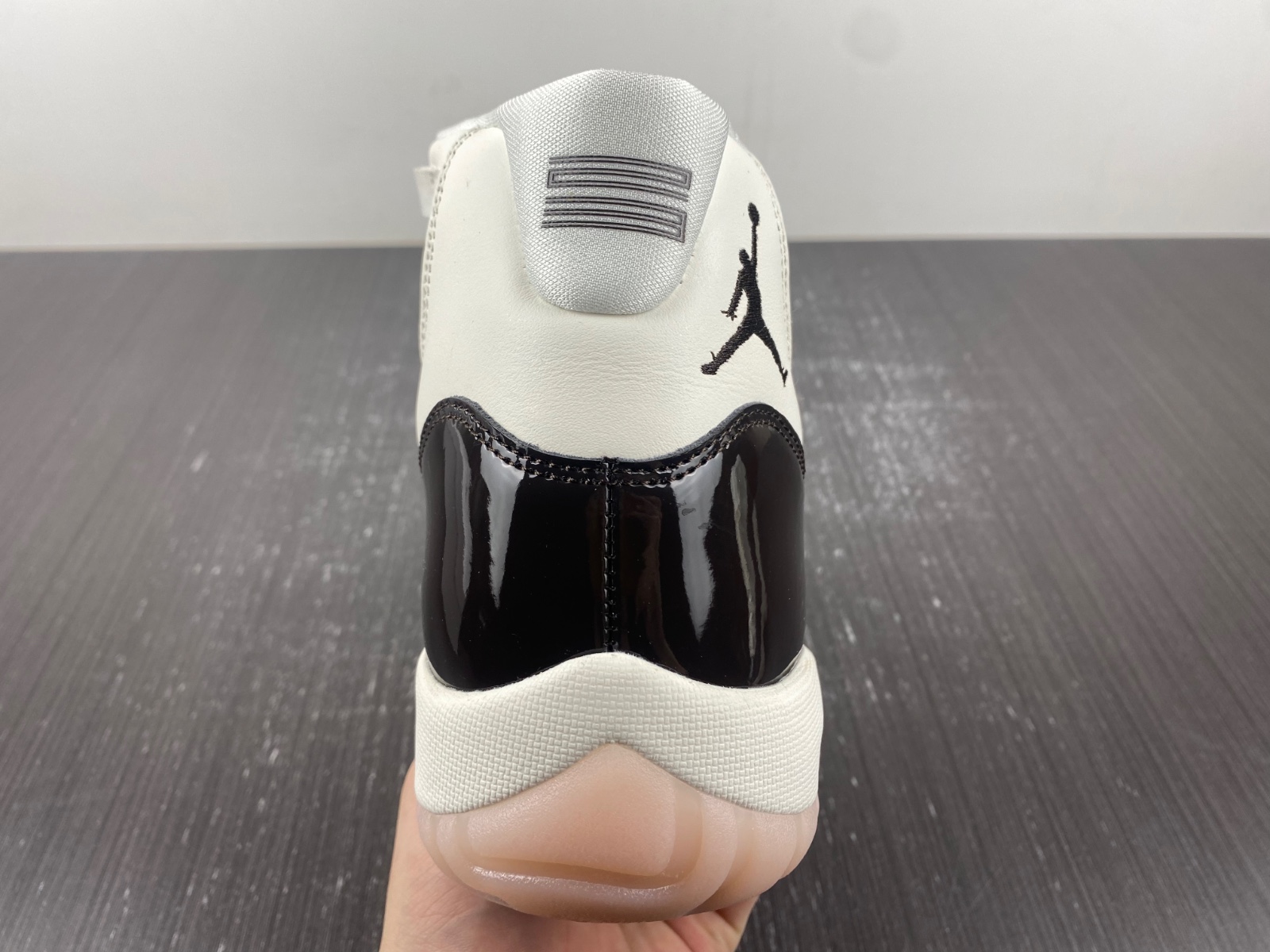 Air Jordan 11 "Neapolitan" AR0715-101
