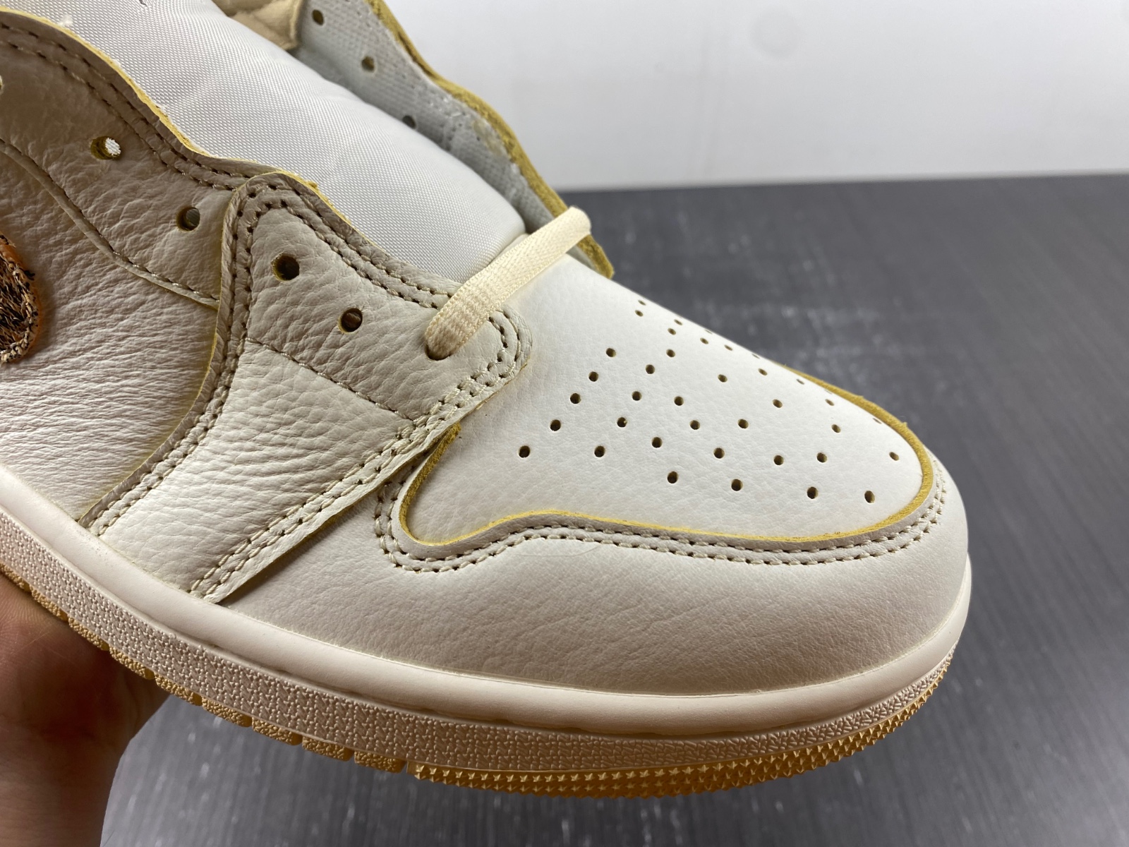 Air Jordan 1 Vibrations of Naija FD8631-100