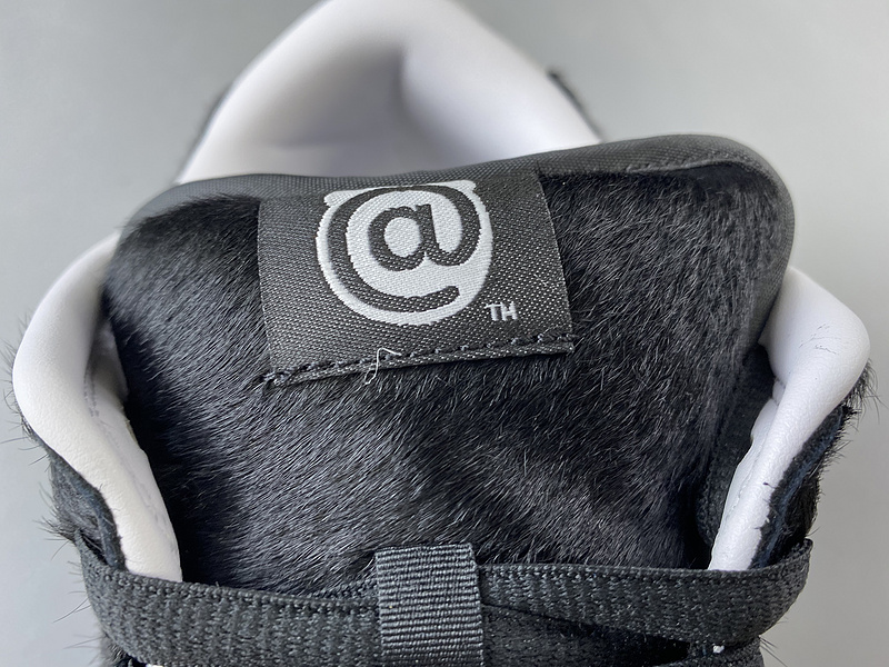 Medicom Toy Nike SB Dunk Low BE@RBRICK CZ5127-001