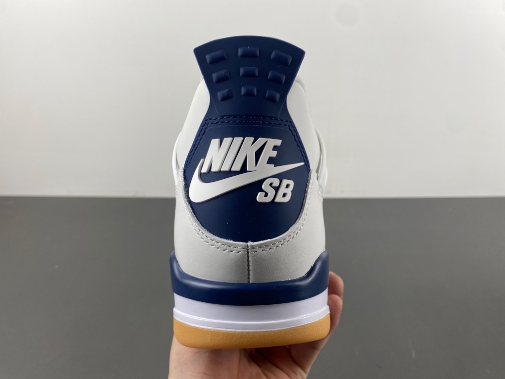 Nike SB x Air Jordan 4 “Navy”DR5415-100