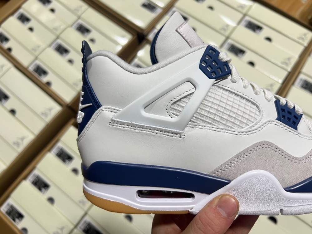 Nike SB x Air Jordan 4 “Navy”DR5415-100