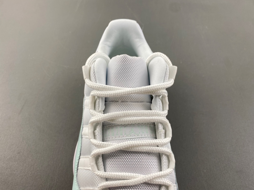 Air Jordan 11 Low “Igloo” AH7860-103