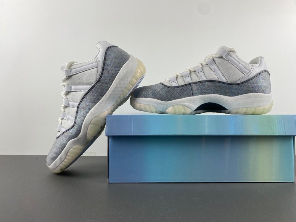 Air Jordan 11 Low 2025  HQ7000-001