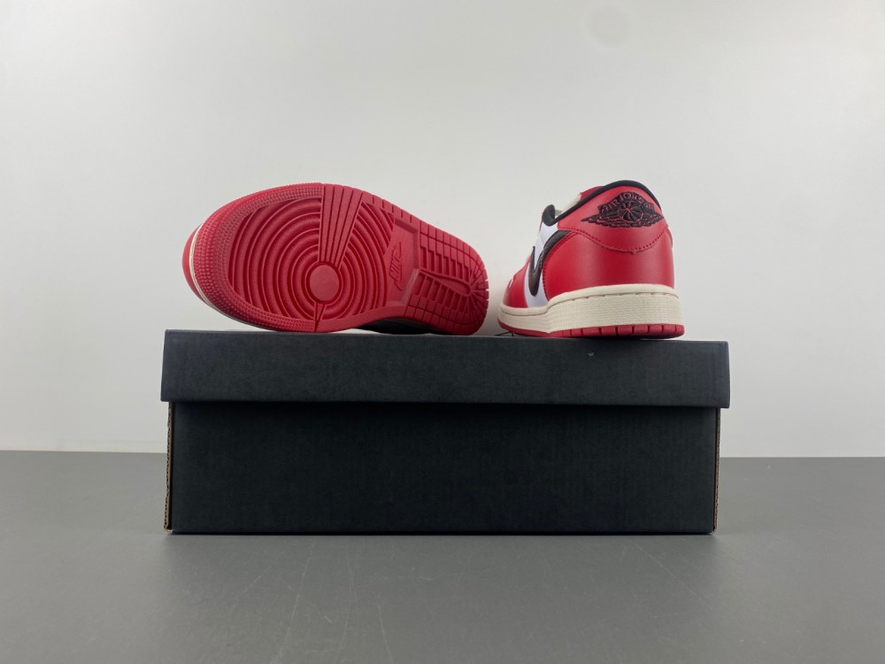 Air Jordan 1 Low OG “Chicago”