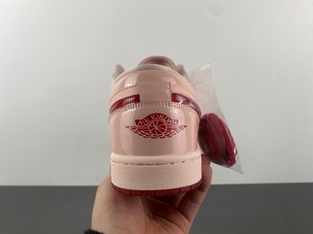 Air Jordan 1 Retro Low