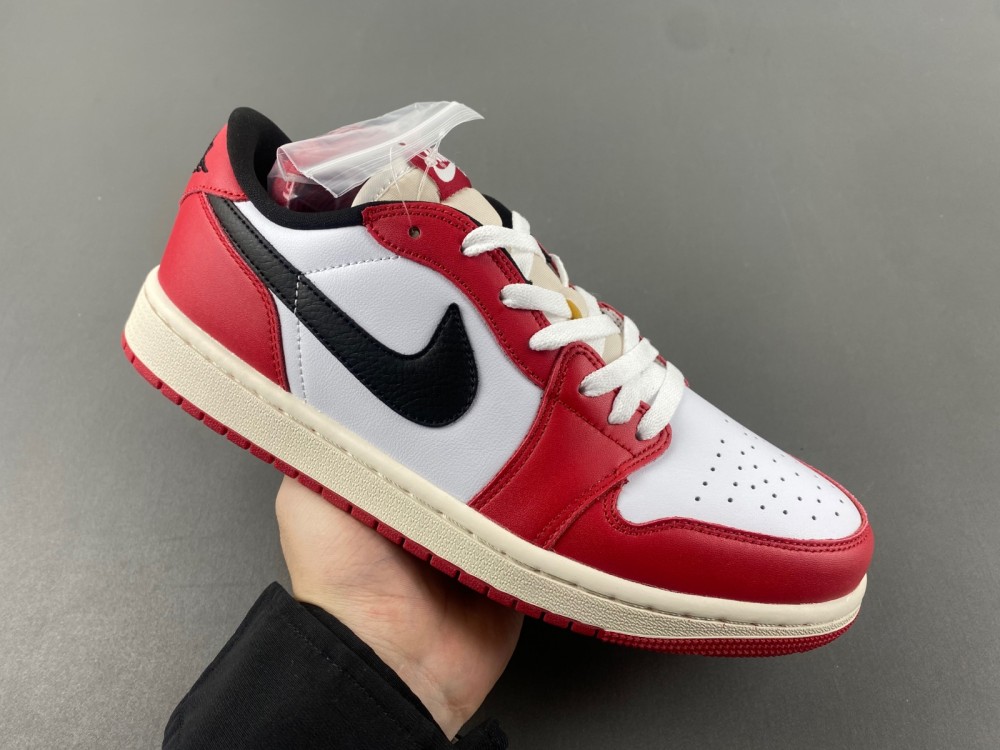 Air Jordan 1 Low OG “Chicago”