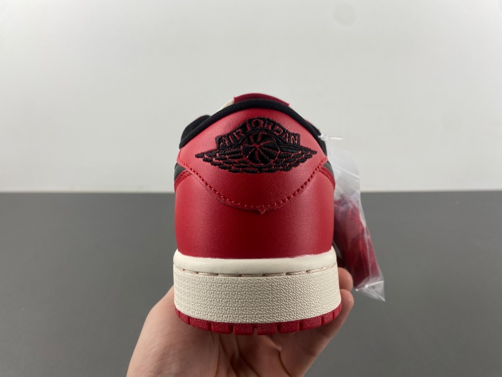 Air Jordan 1 Low OG “Chicago”