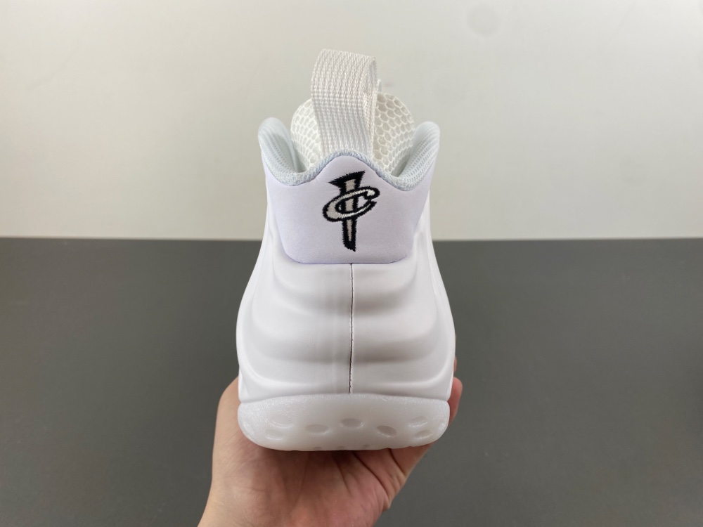 Nike Air Foamposite One “Triple White” HJ5195-100