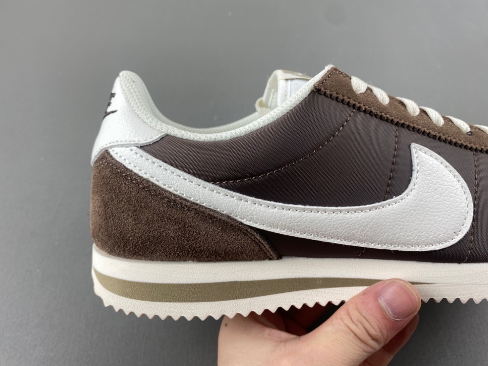Nike Cortez WMNS “Baroque Brown”  DZ2795-200