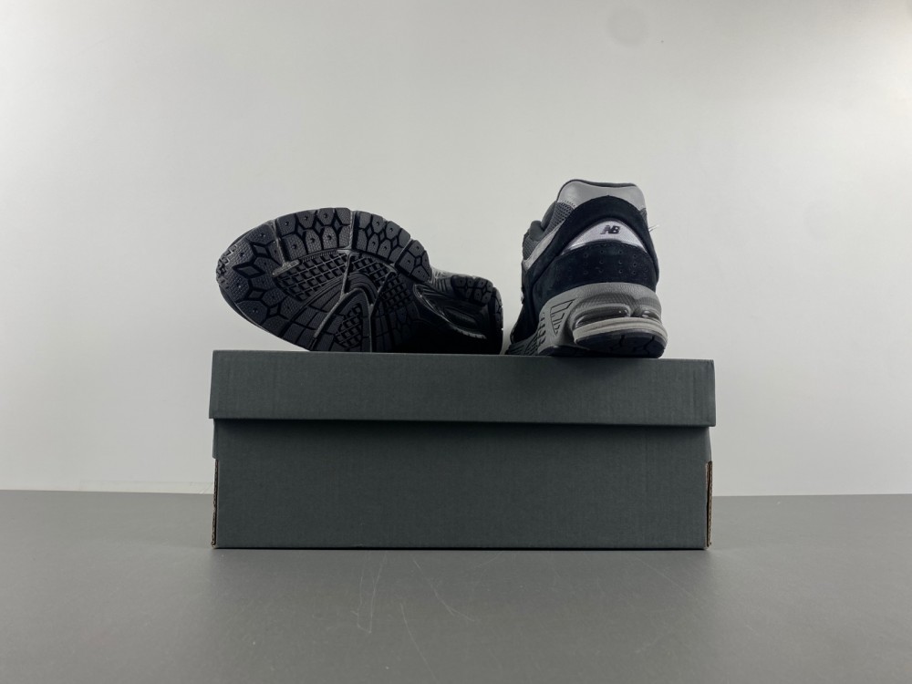 new balance NB M2002RR1