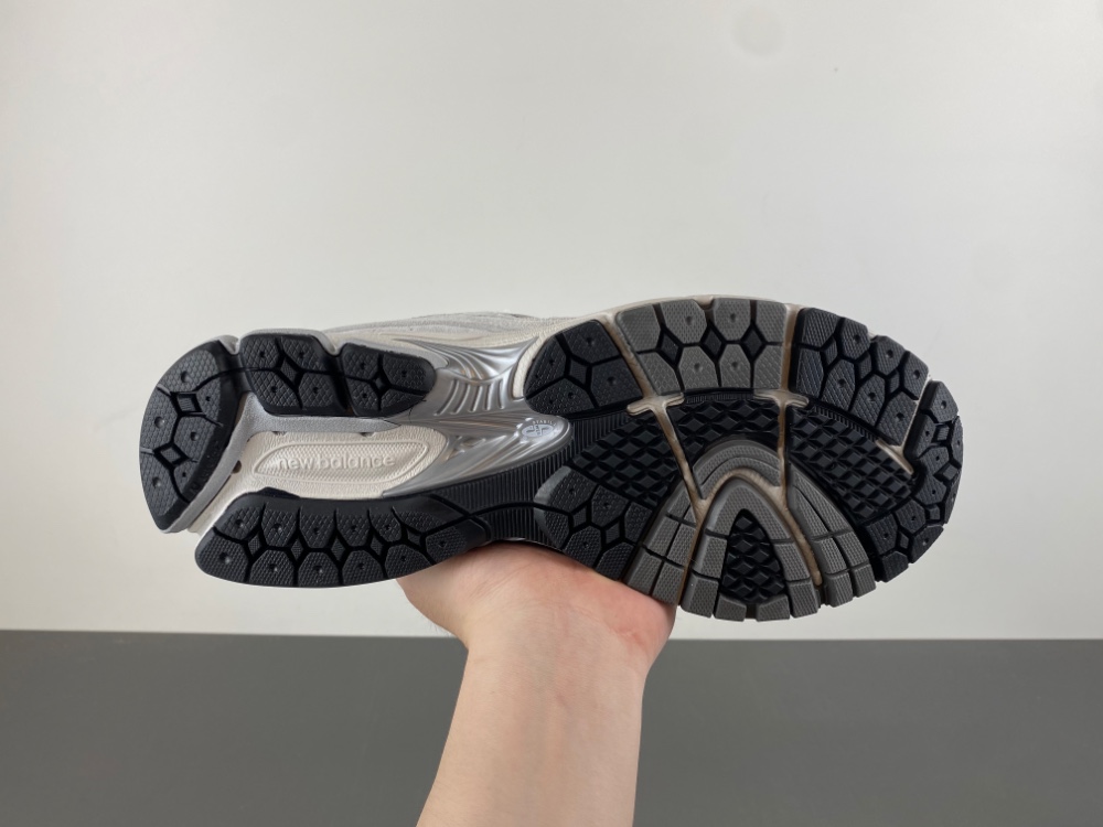 new balance NB ML2002R0