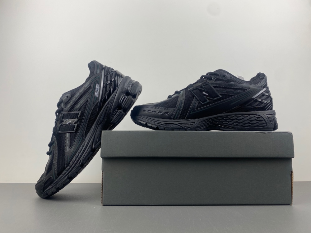 New Balance M1906RBB