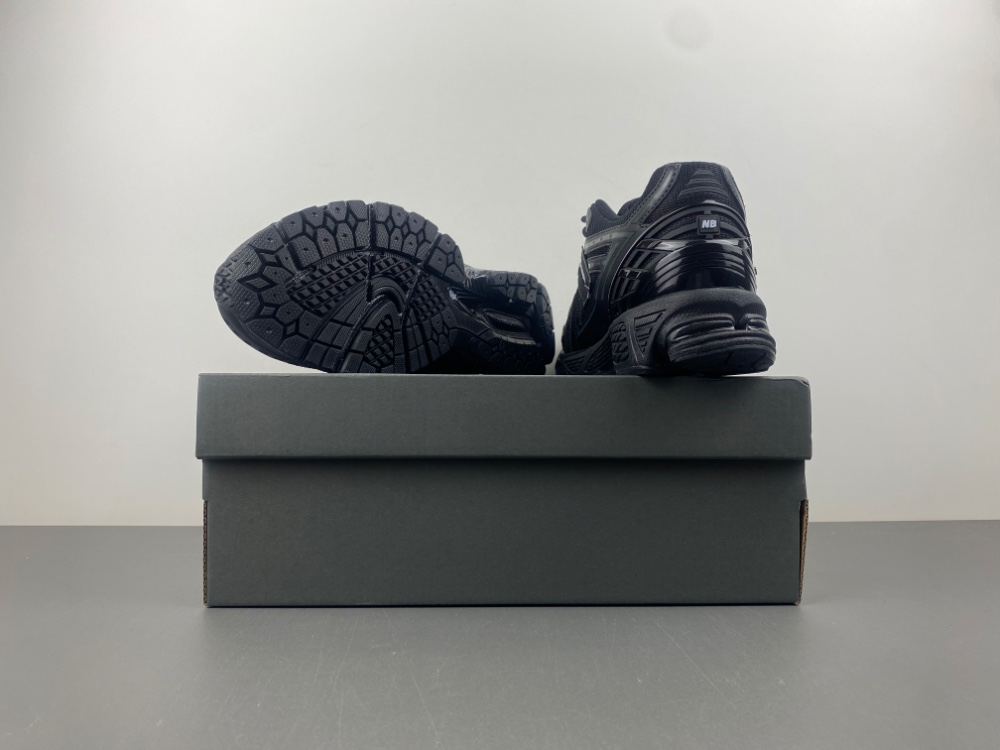 New Balance M1906RBB