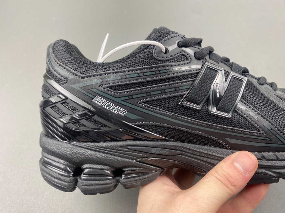 New Balance M1906RBB