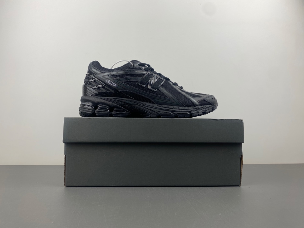 New Balance M1906RBB