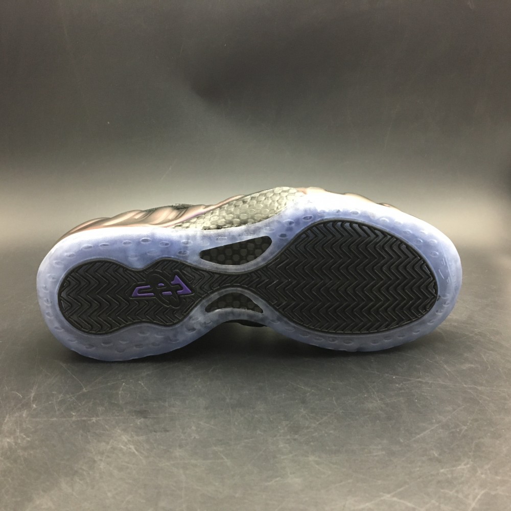 Nike Air Foamposite One “Hologram”314996-900