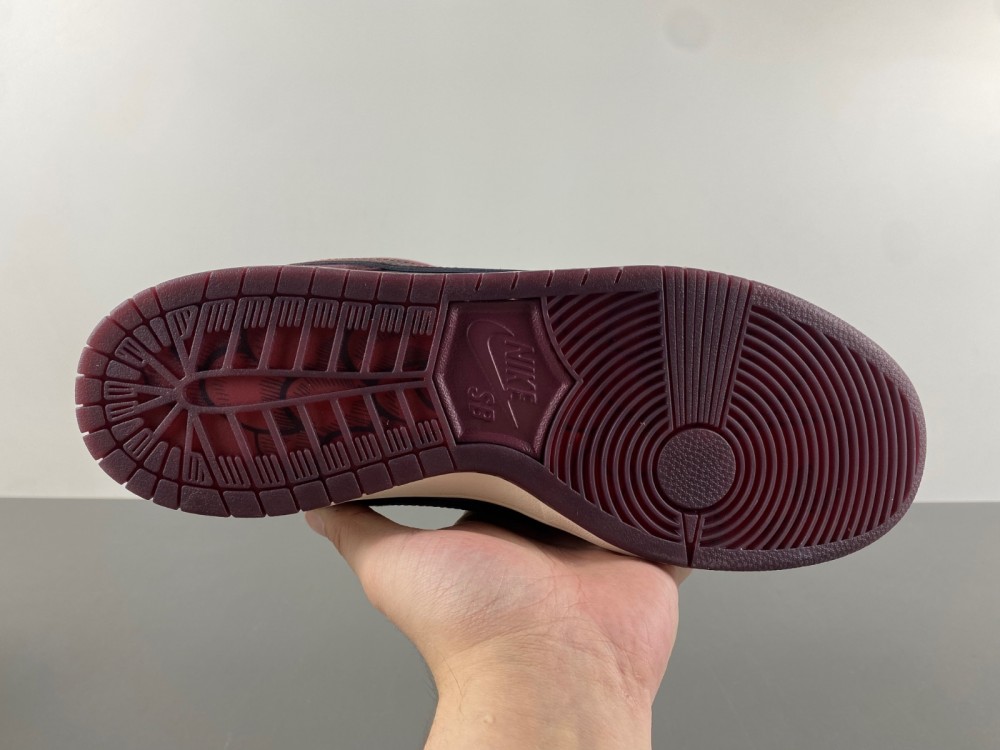 Riot Skateshop x Nike SB Dunk Low 2025