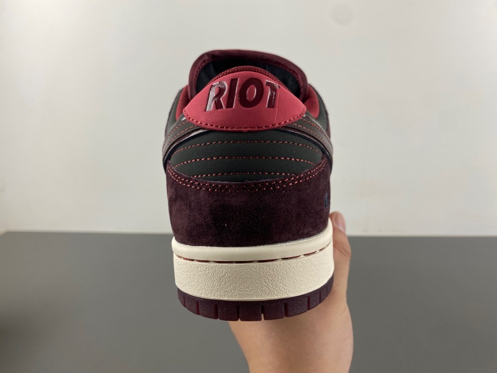 Riot Skateshop x Nike SB Dunk Low 2025