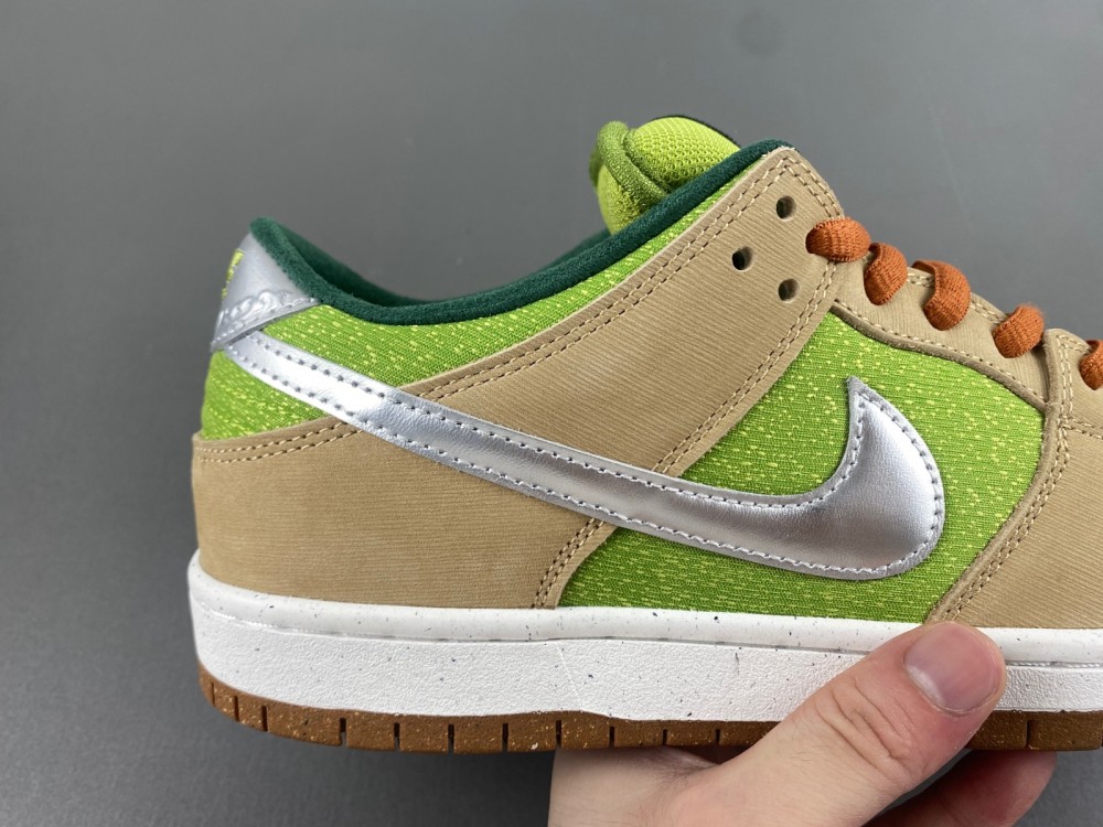 Nike SB Dunk Low “Escargot”FQ7585-200