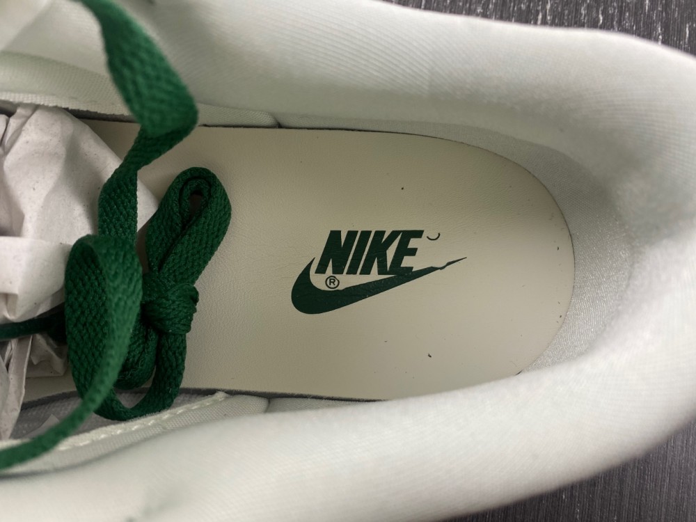 Nike Dunk Low LX “Gorge Green” DV0834-102