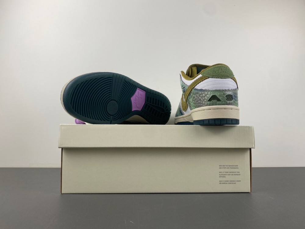 Alexis Sablone x Dunk Low SB 