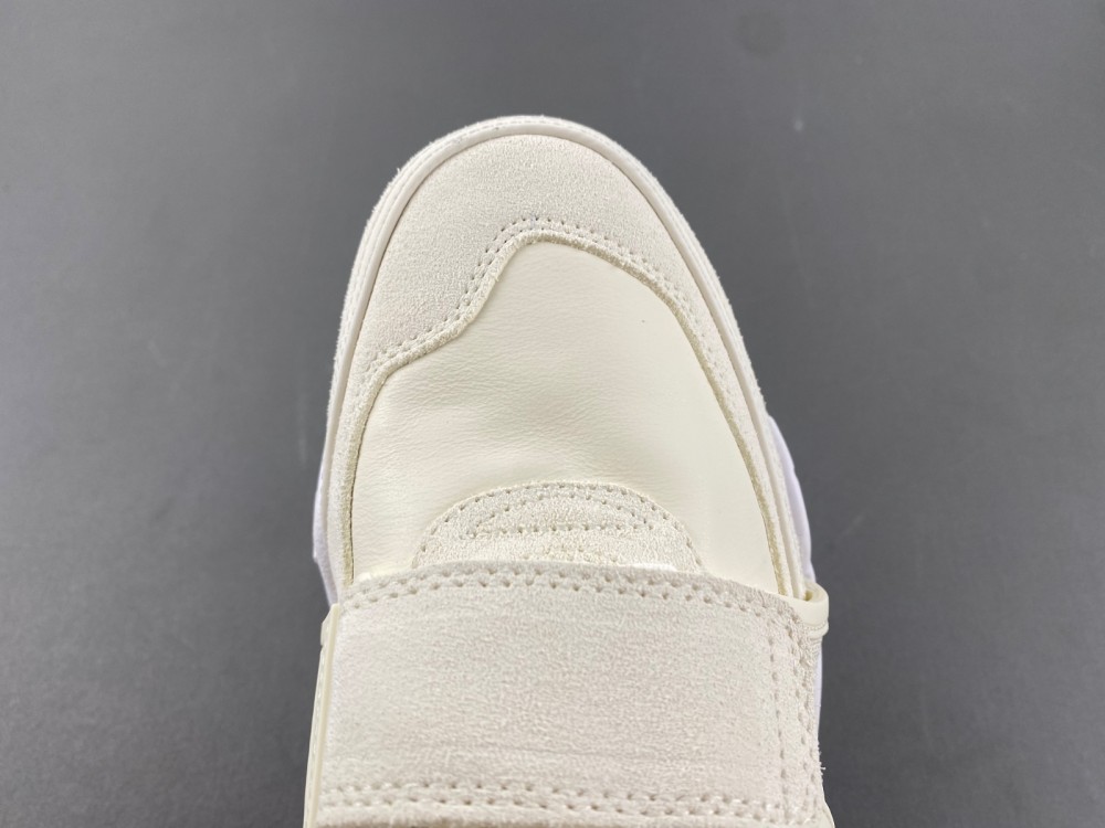 Travis Scott x Nike Zoom Field HQ3061-100